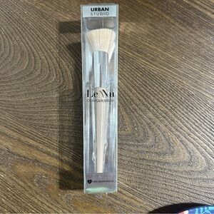 Urban Studio Le Nu Contour Brush